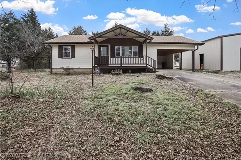 1112 Grady Ave, Poteau, OK 74953