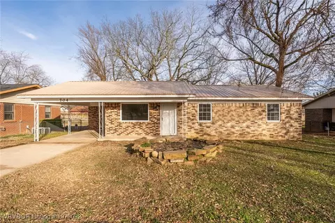 704 N School St, Charleston, AR 72933
