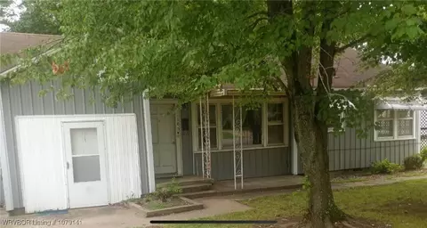 105 W Spring St, Ozark, AR 72949