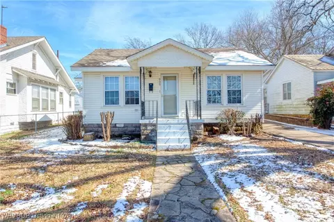 909 S 16th St, Fort Smith, AR 72901