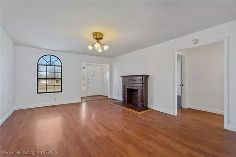 Living - 3504 Wirsing Ave, Fort Smith, AR 72904 photo 1 of 3