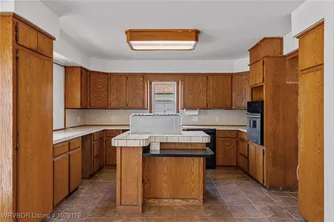 Kitchen - 3504 Wirsing Ave, Fort Smith, AR 72904 photo 2 of 3