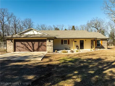 1530 Burchfiel Mountain Trl, Cedarville, AR 72932