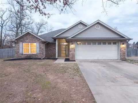 907 Village Dr, Lavaca, AR 72941
