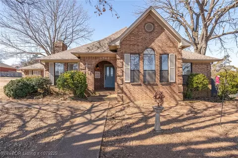 1701 Somerset Way, Van Buren, AR 72956