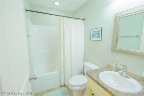 Bath - 1911 Yukon Dr, Barling, AR 72923 photo 4 of 4