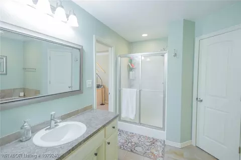 Bath - 1911 Yukon Dr, Barling, AR 72923 photo 2 of 4