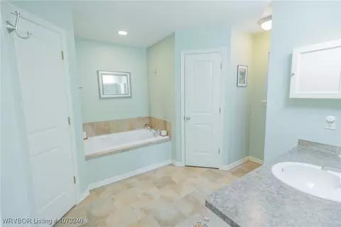 Bath - 1911 Yukon Dr, Barling, AR 72923 photo 1 of 4