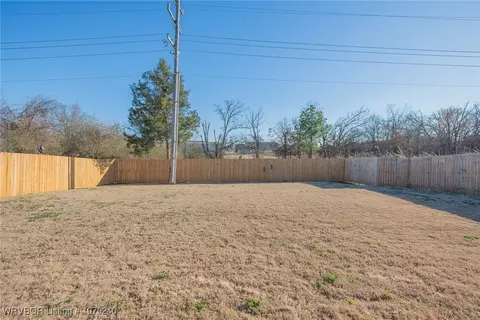 Exterior - 1911 Yukon Dr, Barling, AR 72923 photo 4 of 6