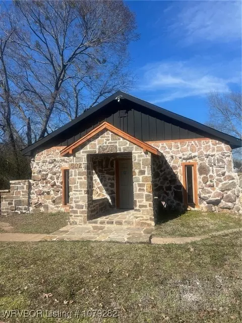 502 Ernest St, Barling, AR 72923