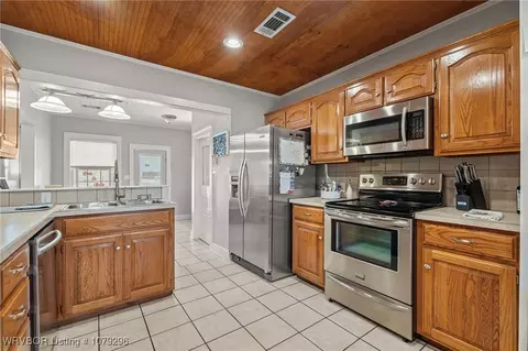 Kitchen - 2410 S L St, Fort Smith, AR 72901 photo 5 of 6