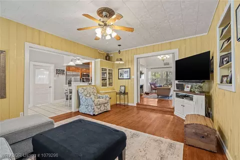 Living - 2410 S L St, Fort Smith, AR 72901 photo 3 of 4