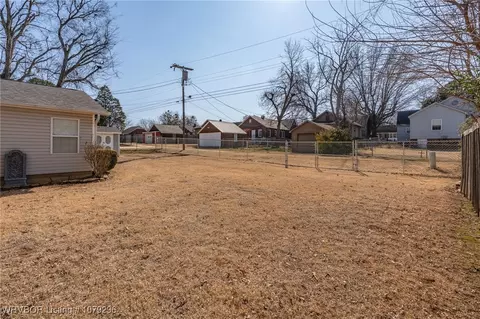 Exterior - 2410 S L St, Fort Smith, AR 72901 photo 5 of 8