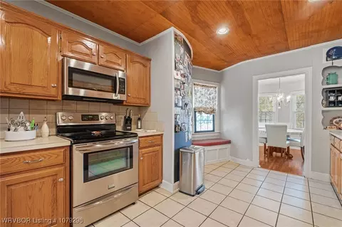 Kitchen - 2410 S L St, Fort Smith, AR 72901 photo 4 of 6