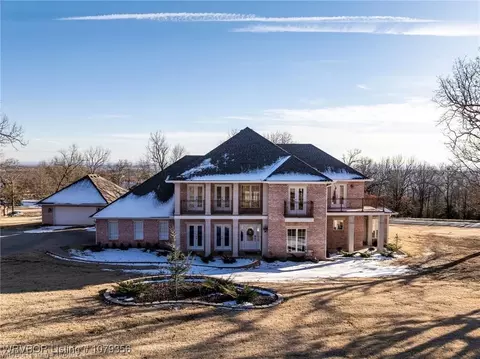 1317 River Overlook Loop, Van Buren, AR 72956