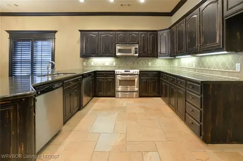 Kitchen - 21 Stonegate Ct, Fort Smith, AR 72908 photo 3 of 6