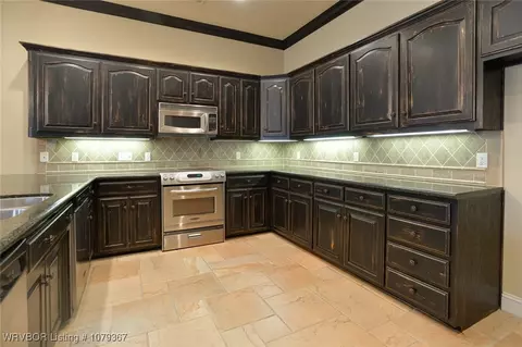 Kitchen - 21 Stonegate Ct, Fort Smith, AR 72908 photo 4 of 6