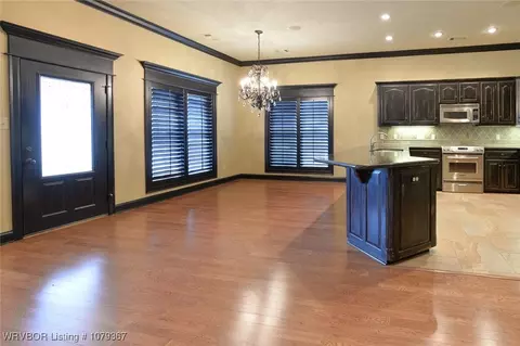 Living - 21 Stonegate Ct, Fort Smith, AR 72908 photo 3 of 7