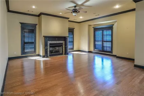 Living - 21 Stonegate Ct, Fort Smith, AR 72908 photo 4 of 7