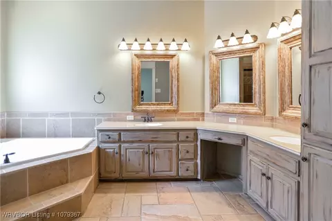 Bath - 21 Stonegate Ct, Fort Smith, AR 72908 photo 1 of 4