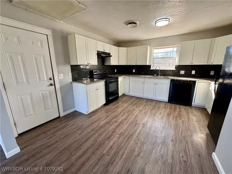 Kitchen - 1310 Hickman Bluff Rd, Lavaca, AR 72941 photo 2 of 5