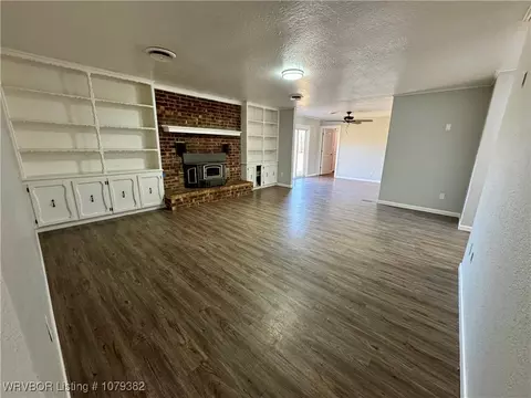 Living - 1310 Hickman Bluff Rd, Lavaca, AR 72941 photo 3 of 10