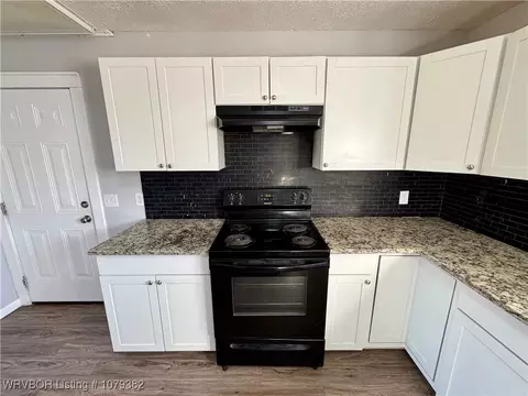 Kitchen - 1310 Hickman Bluff Rd, Lavaca, AR 72941 photo 3 of 5