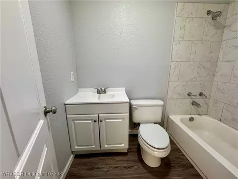 Bath - 1310 Hickman Bluff Rd, Lavaca, AR 72941 photo 4 of 6