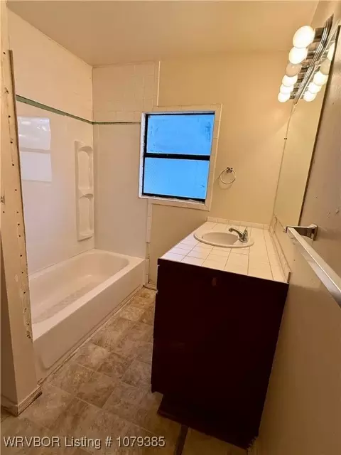 Bath - 2904 N L St, Fort Smith, AR 72901 photo 2 of 2