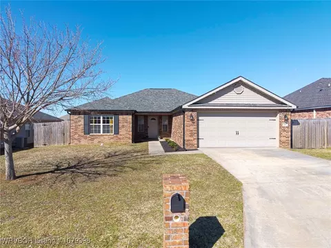 Exterior - 415 Ridge Point Dr, Fort Smith, AR 72908 photo 2 of 4