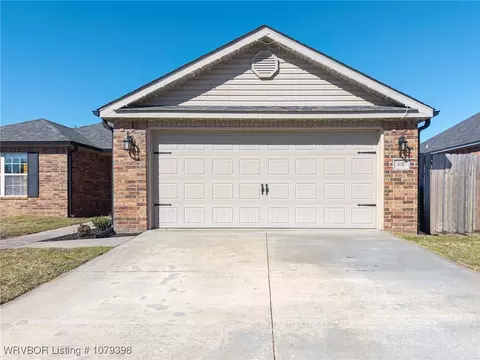 Exterior - 415 Ridge Point Dr, Fort Smith, AR 72908 photo 3 of 4