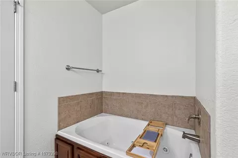Bath - 415 Ridge Point Dr, Fort Smith, AR 72908 photo 1 of 4