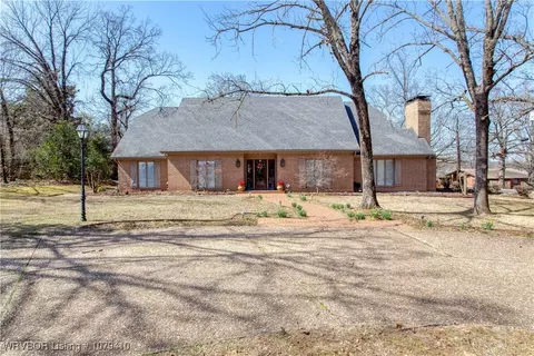 5737 Cliff Dr, Fort Smith, AR 72903