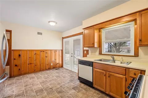 Kitchen - 4422 22nd St, Fort Smith, AR 72901 photo 1 of 2
