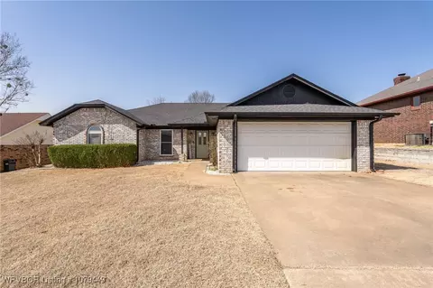 1211 N 30th St, Van Buren, AR 72956