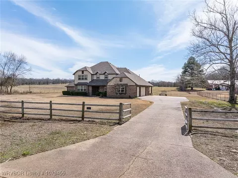 2003 Nixon Rd, Lavaca, AR 72941