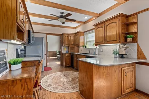 Kitchen - 2003 Nixon Rd, Lavaca, AR 72941 photo 5 of 5