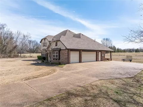 Exterior - 2003 Nixon Rd, Lavaca, AR 72941 photo 3 of 8
