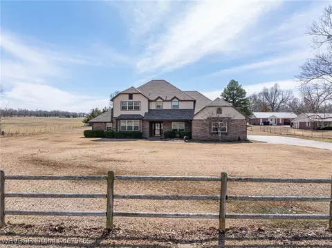 Exterior - 2003 Nixon Rd, Lavaca, AR 72941 photo 7 of 8