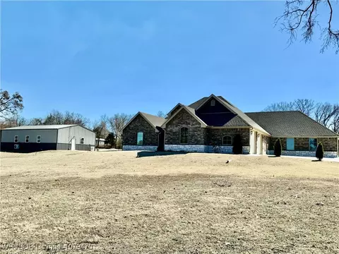 106 E Taylor Dr, Sallisaw, OK 74955