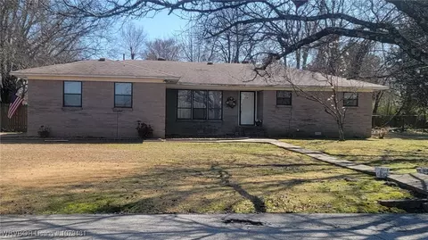 8 Sherwood St, Van Buren, AR 72956