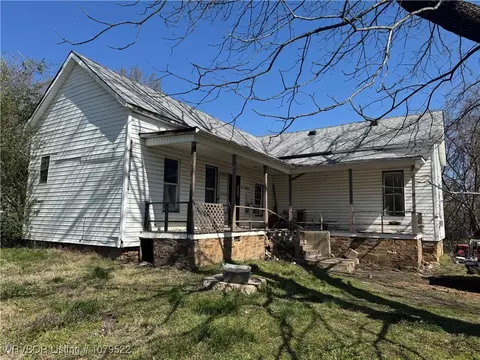 216 E Walnut St, Alma, AR 72921 photo 2
