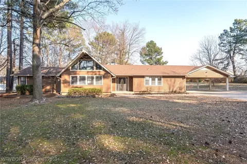 706 Ulmer Ln, Greenwood, AR 72936