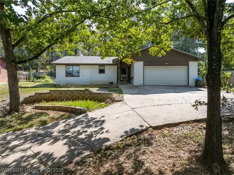1220 N 28th St, Van Buren, AR 72956