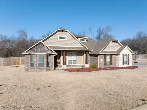 637 Creekside Dr, Greenwood, AR 72936