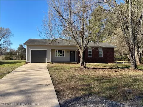 1201 Brewer Ln, Lavaca, AR 72941