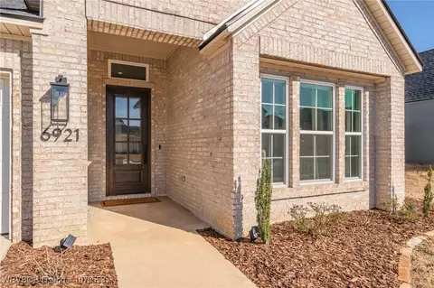 6921 Forest Canyon Dr, Fort Smith, AR 72916