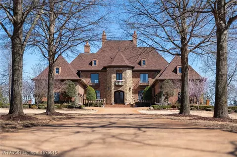 Exterior - 12034 Ridgefield Dr, Fort Smith, AR 72916 photo 2 of 11