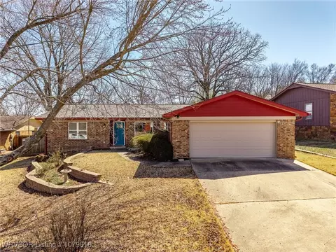 1410 Lovers Ln, Van Buren, AR 72956