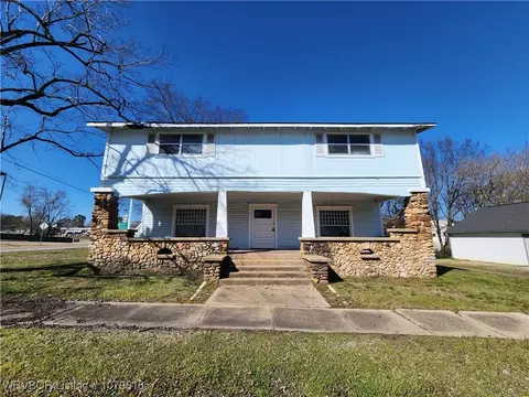 614 River St, Ozark, AR 72949